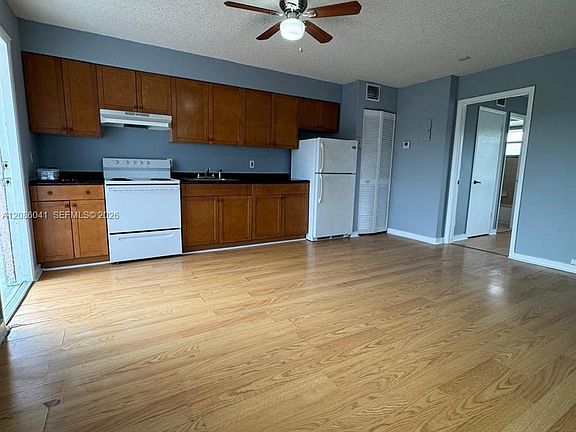 2nd image of 2920 Pierce St APT 4