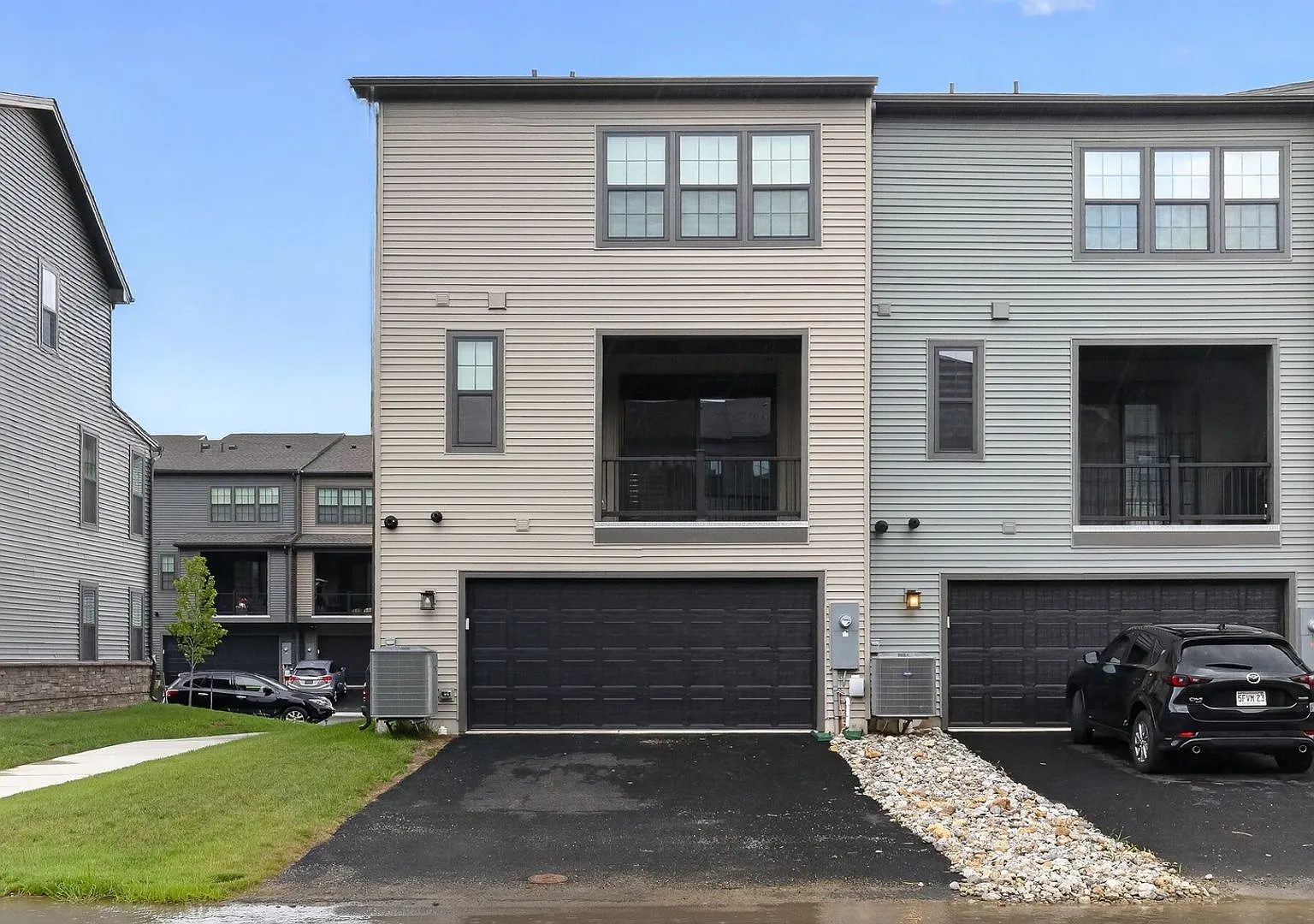 Spacious 4BR end unit Townhome in Middletown — Photo 4