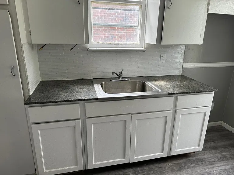 9541 Grandmont Ave — Photo 10