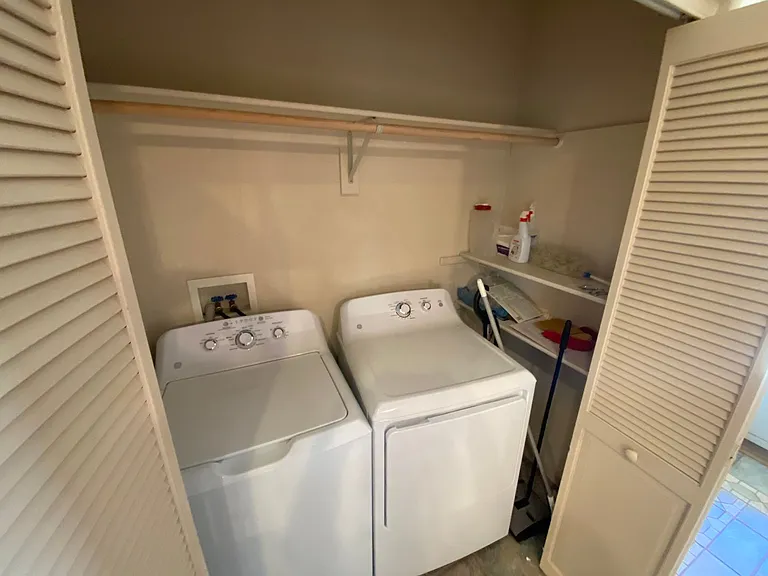 30 Sunshine Ct #B — Photo 9