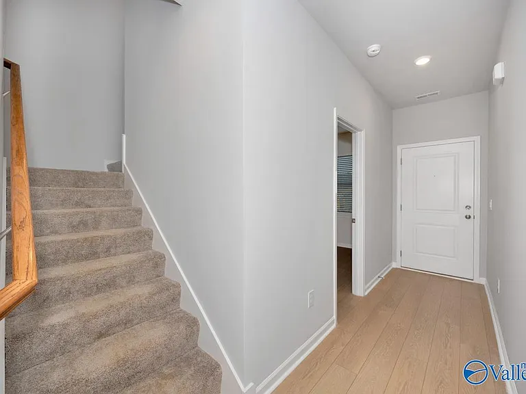 147 Wolfe Ln — Photo 4