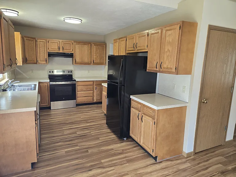 922 Vos St — Photo 5