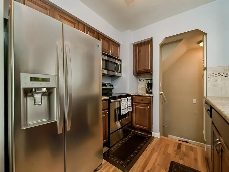 141 Girard Ave — Photo 7
