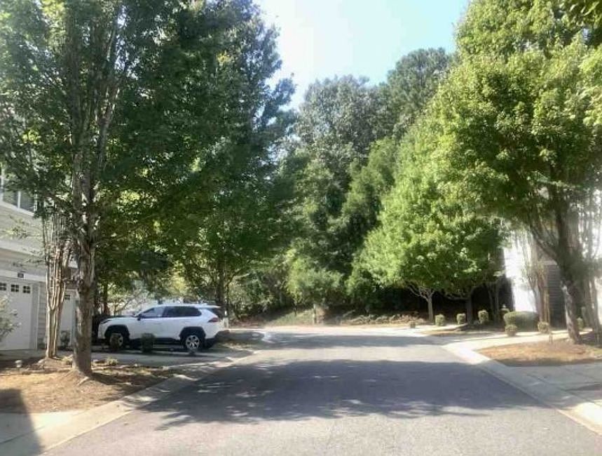 Exterior Neighborhood (street photo)