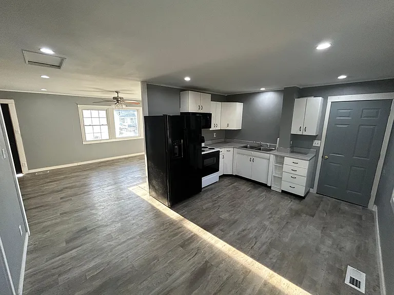 4208 Sherman St NE — Photo 4