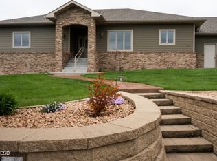 210 21st St NW, Watertown, SD 57201