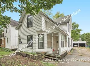1127 Jennette Ave NW #2, Grand Rapids, MI 49504