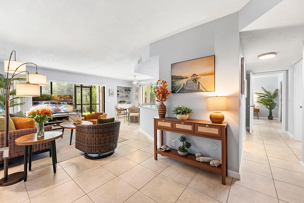 2 bed, 2.0 bath, 1183 sqft, $6,500 — Photo 2