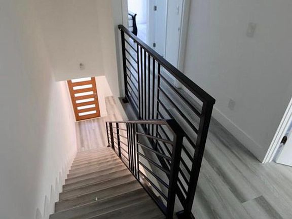 3rd image of 1186 W 38th St