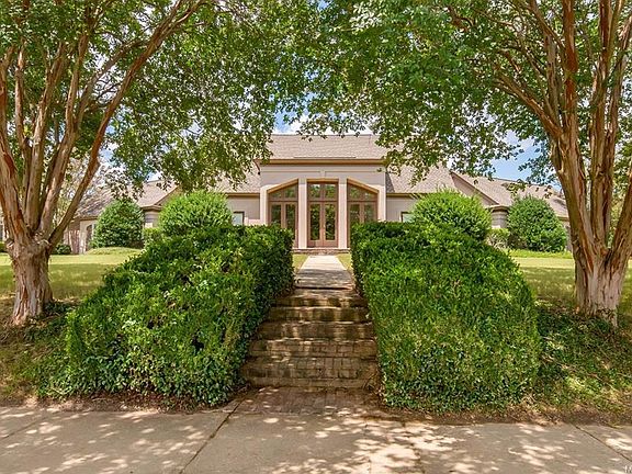 2nd image of 3725 Everest Dr