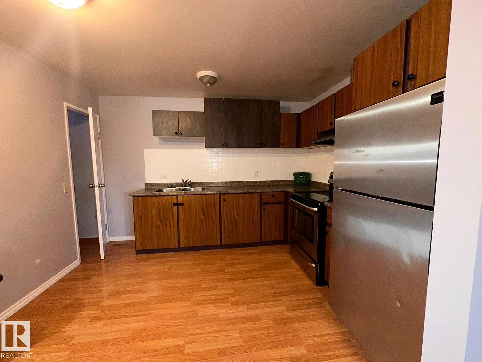 4 bed, 2.0 bath, 990 sqft, $1,800 — Photo 3