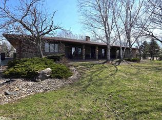 1866 Timber Ave, Charles City, IA 50616