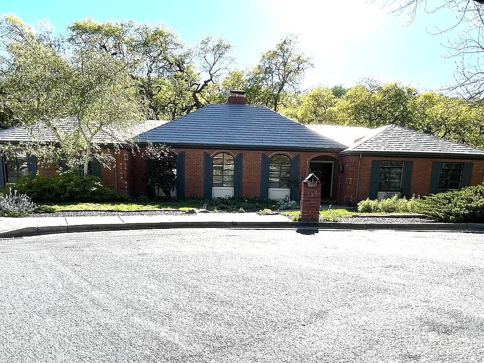 1st image of 136 Virginia Ct