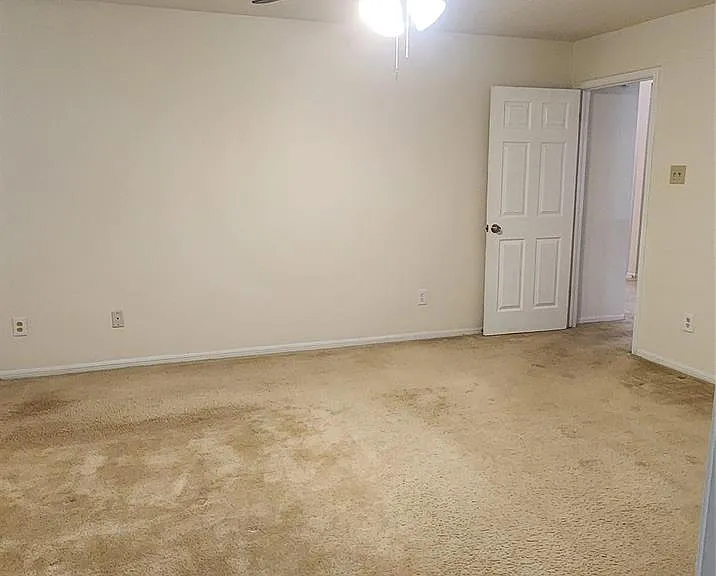 16807 Sussex Dr — Photo 22