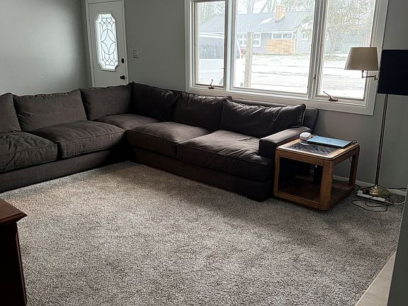 5th image of 367 Anne Dr