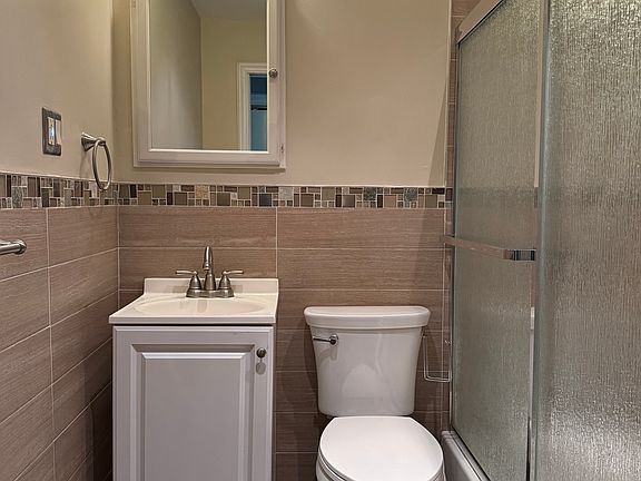 4th image of 588 Greene Ave APT 3