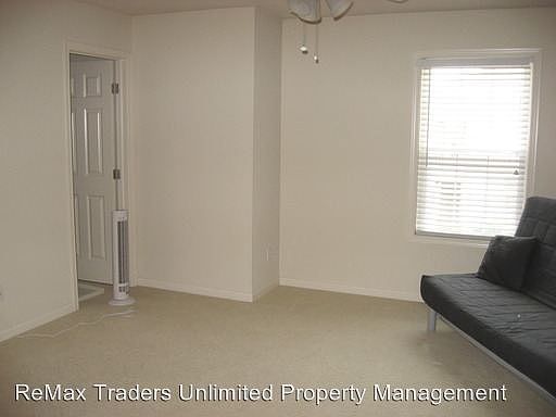 4th image of 11217 Oakwood Dr #32
