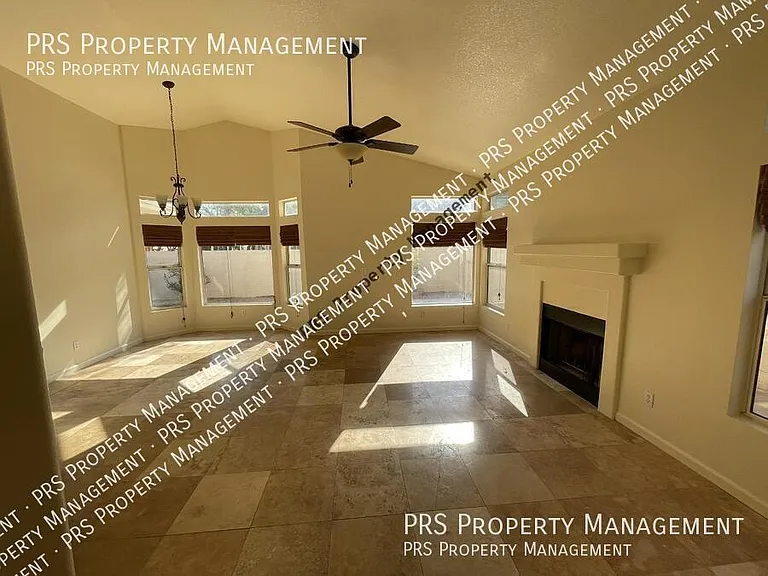 629 S Oak St — Photo 2