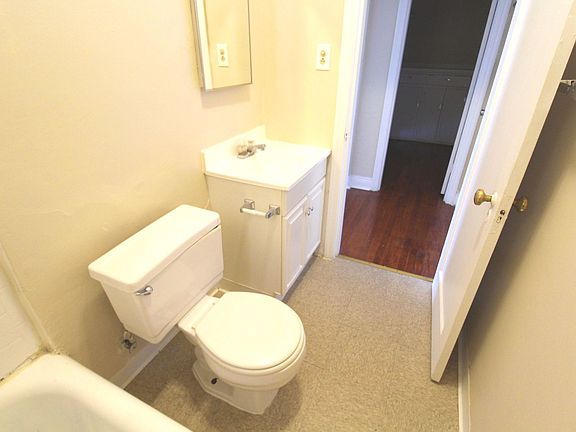 4th image of 3201 Beaumont Ave #35