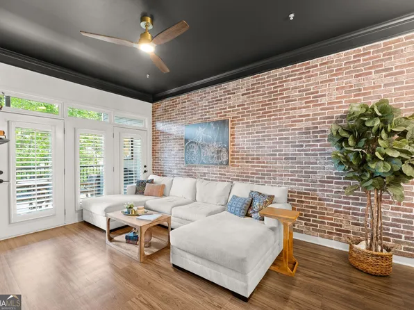 812 Creek View Ln, Roswell, GA 30075