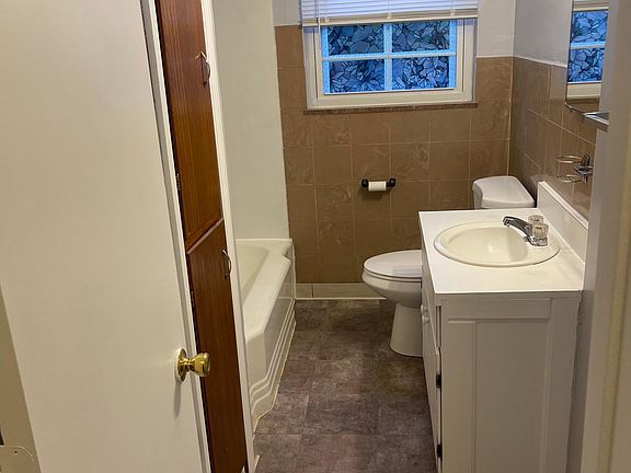 5th image of 628 Wrexham Ave #628