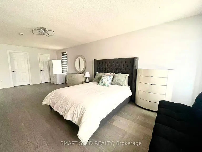 36 Caldbeck Ave #UPPER — Photo 2