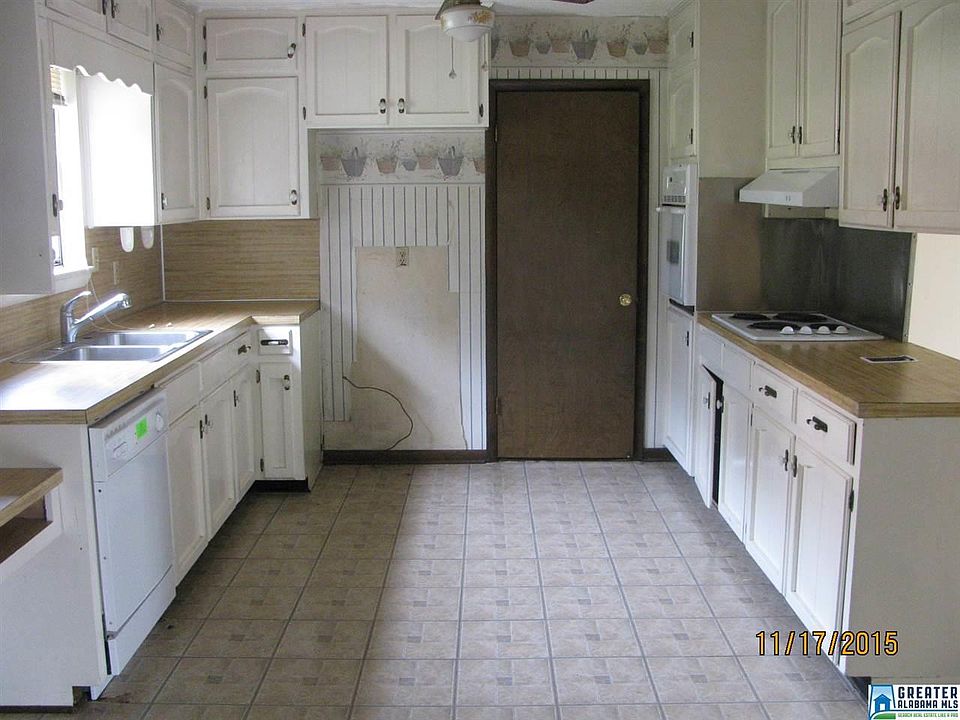 2nd image of 1402 Iroquois Cir