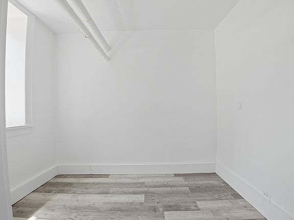 5th image of 762 Brady Ave Floor Basement