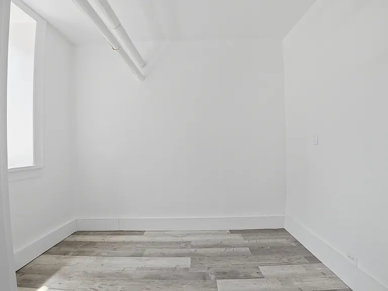 762 Brady Ave #BASEMENT — Photo 5