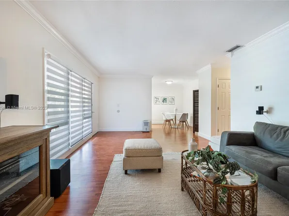 21 Edgewater Dr APT 206, Coral Gables, FL 33133