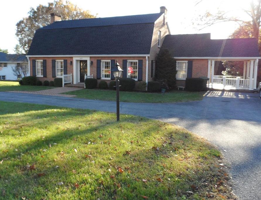 1st image of 1225 Pickwick Ln
