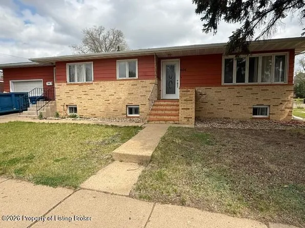 406 2nd St W, Dickinson, ND 58601