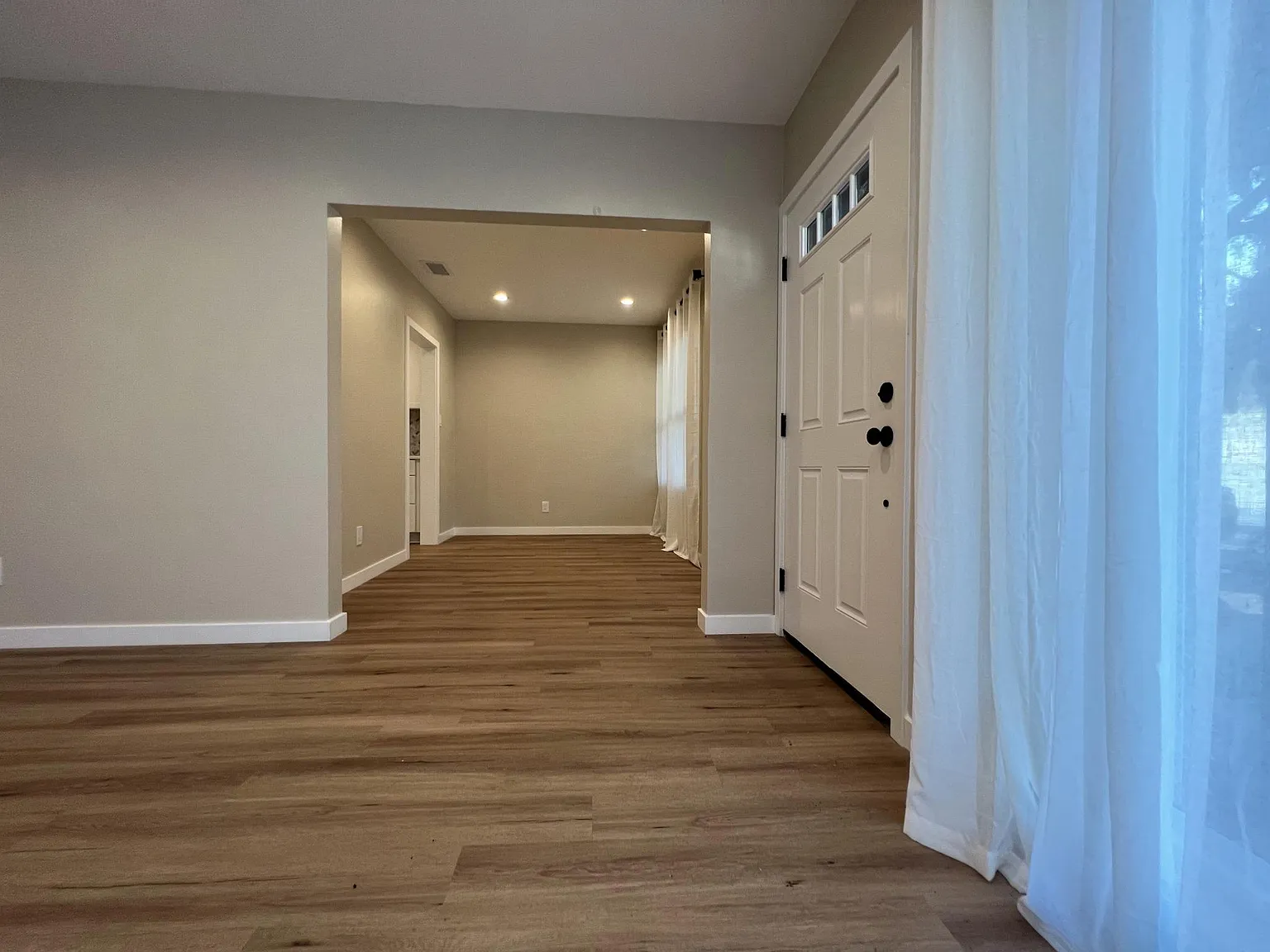 210 E Evergreen Ave — Photo 2