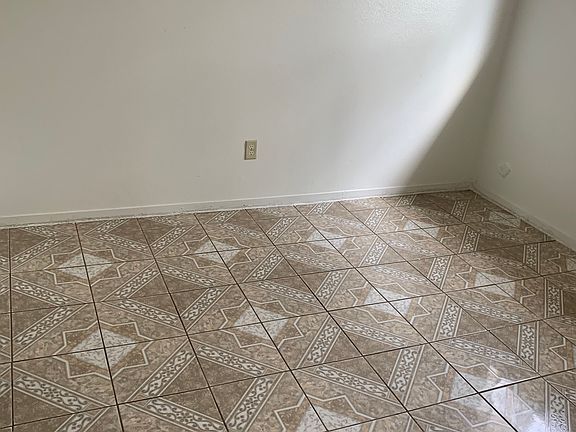 5th image of 421 Kaweah St APT B