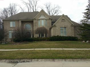 5909 Clearview Dr, Troy, MI 48098
