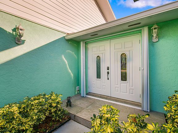 5th image of 298 SE Grove Avenue