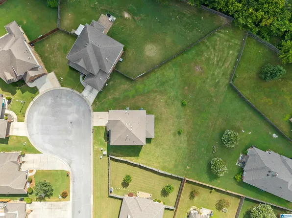 305 Creekside Cir, Pelham, AL 35124