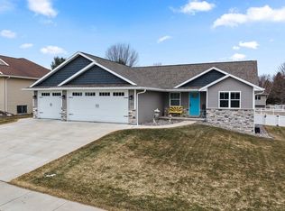3164 Howard View Ln, Green Bay, WI 54313