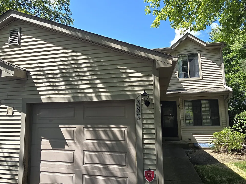 388 E Forest Knoll Dr