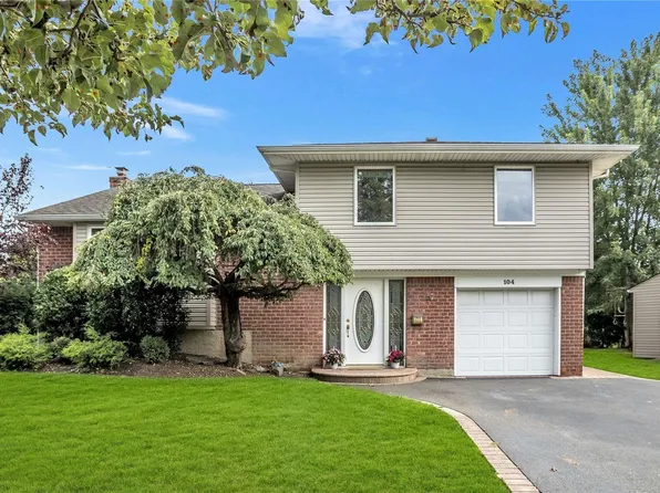 104 Radcliffe Road, Plainview, NY 11803