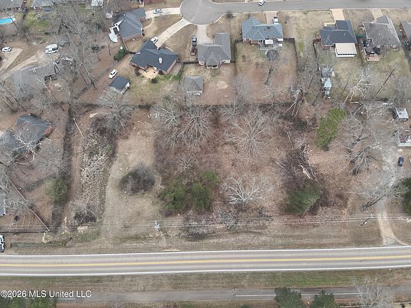 2nd image of 1 Fannin Landing Cir
