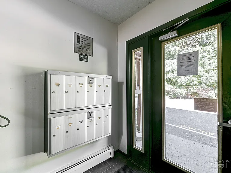 Shoreline Place Apartments — Photo 22