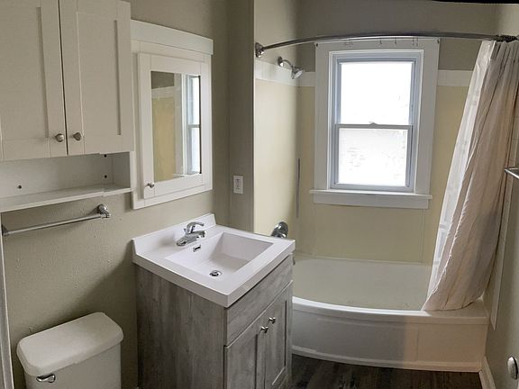 3rd image of 714 Lawn Dr