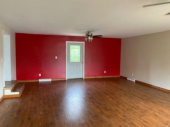 2nd image of 420 Dillon St