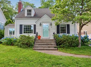 40 Oakwood Dr, Fairfield, CT 06824