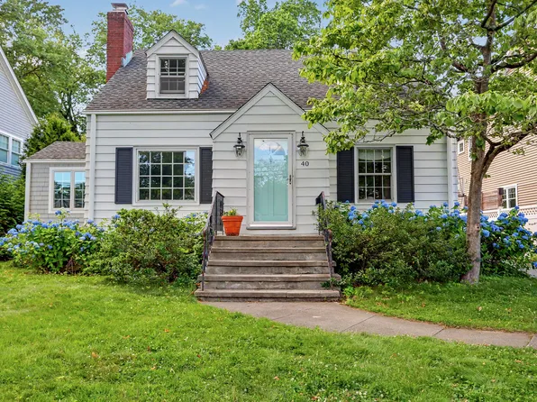 40 Oakwood Dr, Fairfield, CT 06824
