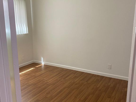 2nd image of 700 Irolo St #5