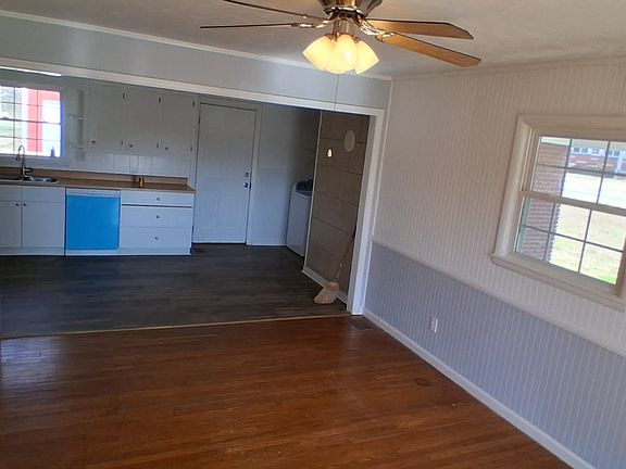 3rd image of 5019 Sunny Acres Dr