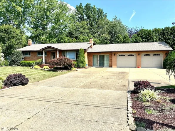 1017 E 1st St, Minerva, OH 44657