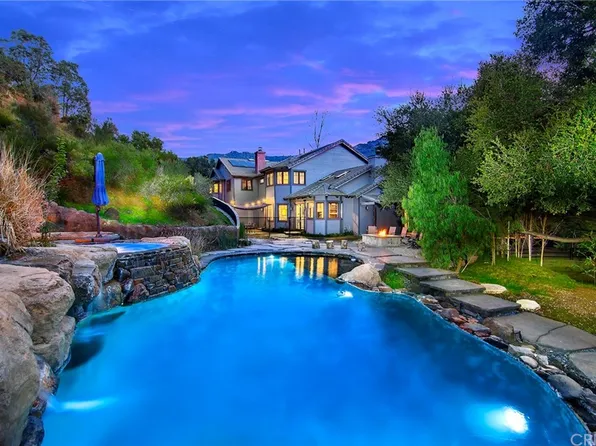 801 Crater Camp Dr, Calabasas, CA 91302